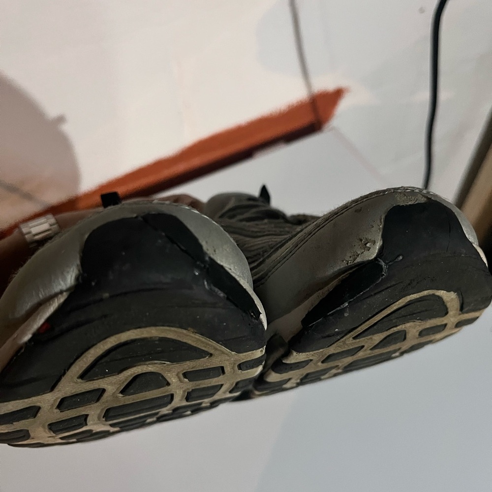 Nike Men's Air Max 97 Metallic Silver Sneakers - Picture 5 of 6